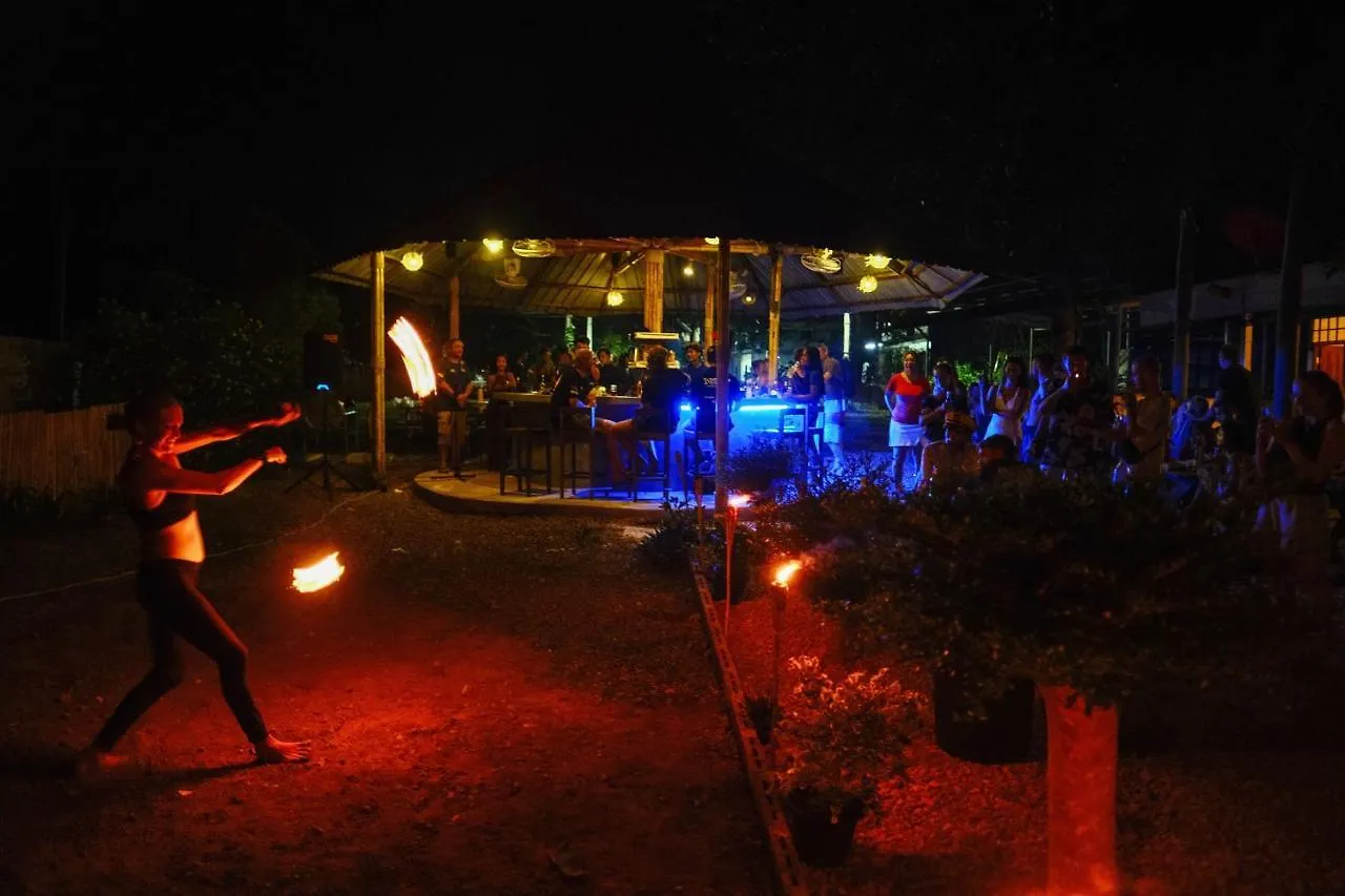 Escape Divers - Jungle Hostel And Dive Centre Koh Tao