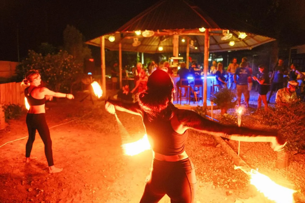 Escape Divers - Jungle Hostel And Dive Centre Koh Tao